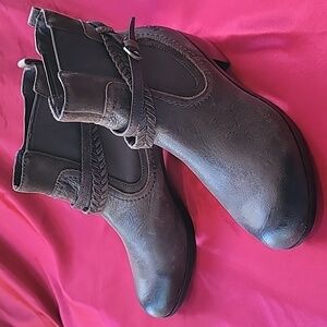 UGG KREWE sz 11 NEW UNWORN leather ankle bootie brown boot CUTE